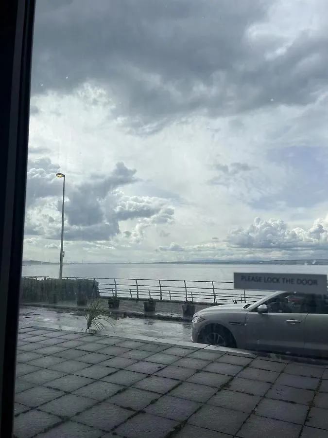 Stunning Waterfront Western harbour Apartment Edinburgh Großbritannien