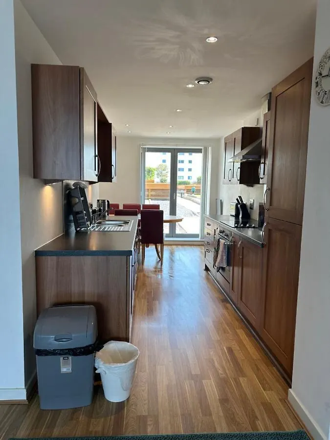 Stunning Waterfront Western Harbour Apartment Эдинбург