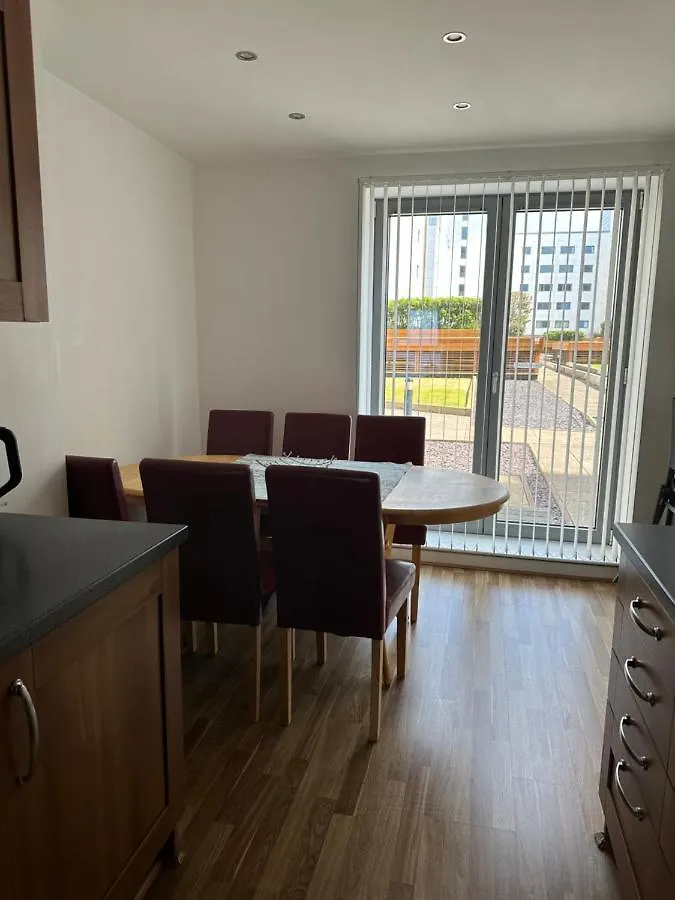 Stunning Waterfront Western harbour Apartment Edinburgh