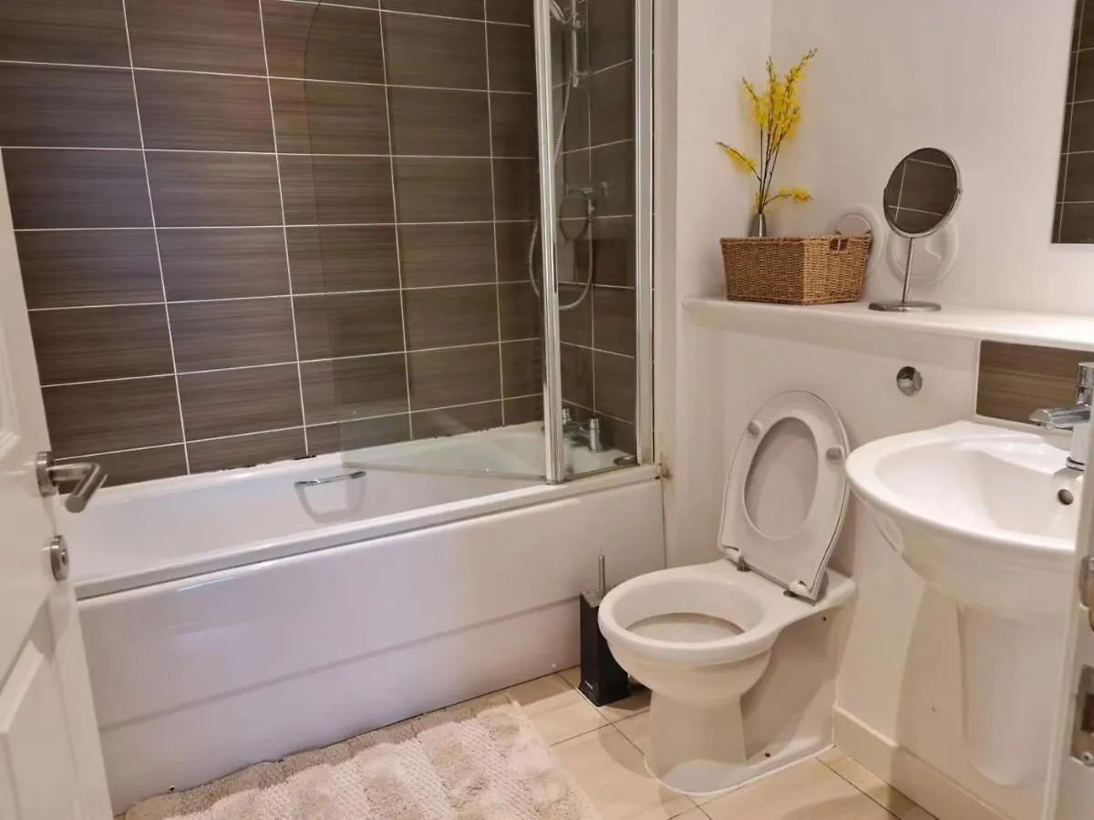 Stunning Waterfront Western Harbour Apartment 爱丁堡