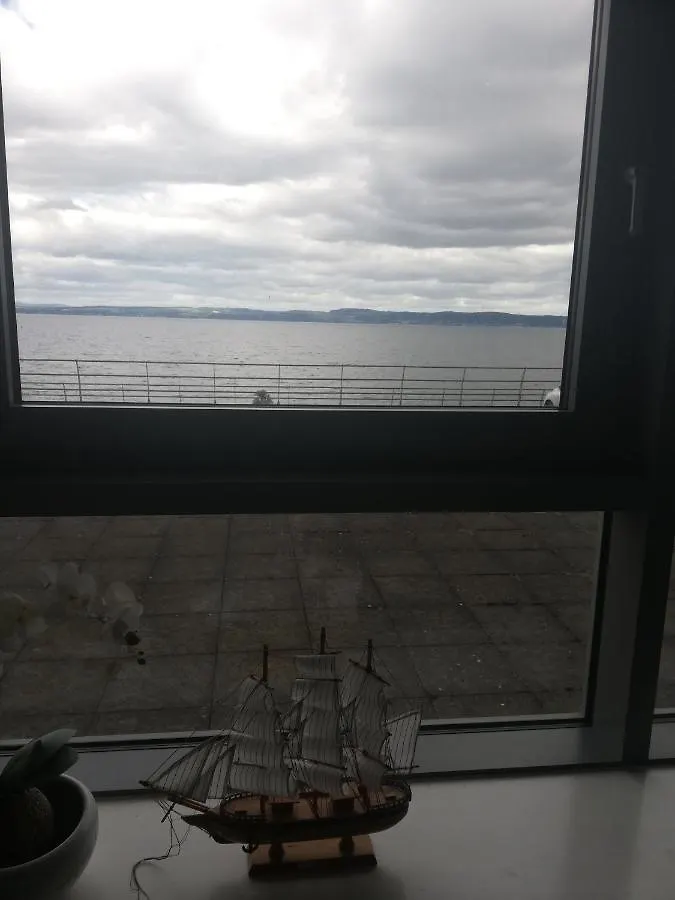 Stunning Waterfront Western Harbour Apartment 爱丁堡